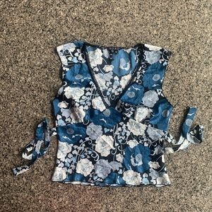 XOXO V-Neck Floral Blue White Sleeveless Back Tie Blouse Top Medium